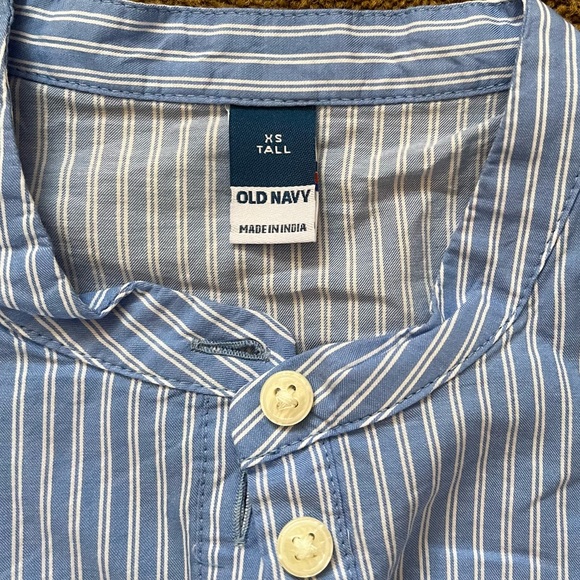 Puff-Sleeve Striped HenleyVisitarShirt for Women - Picture 9 of 11